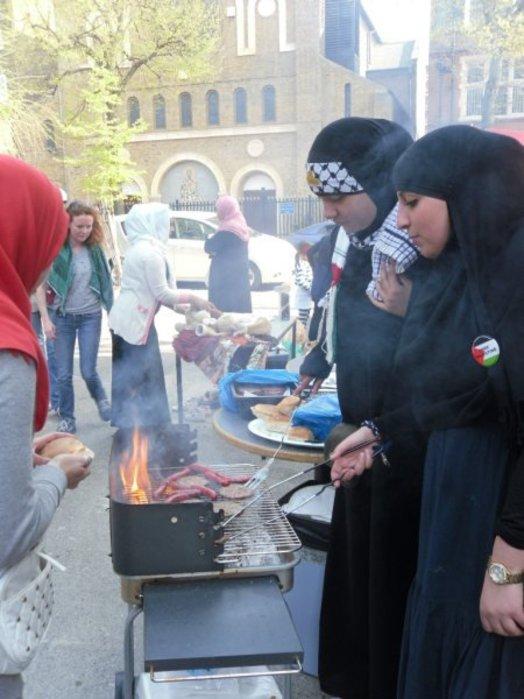 London Ladies Enjoy Buzzin’ Bazaar For Gaza