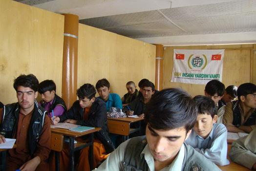 Afghan youth given science instruction