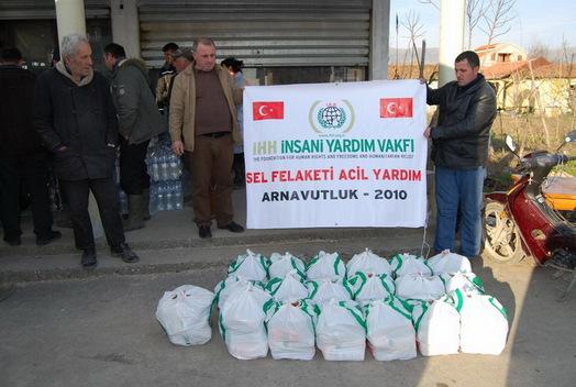 IHH carries on aid to flood-hit Albania