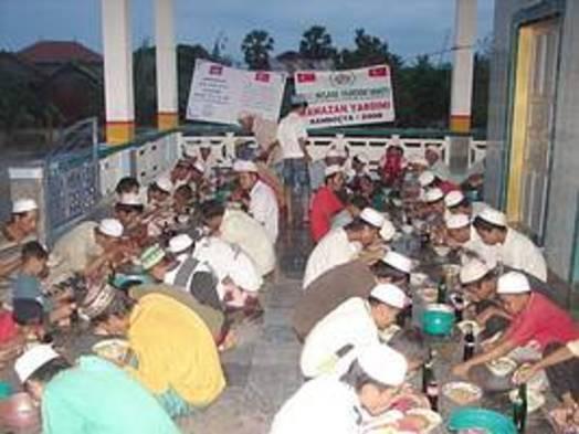 Kamboçyalı Müslümanların ilk iftarı İHH’dan