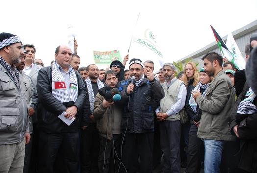 Adana residents donate gold, cash to Gaza