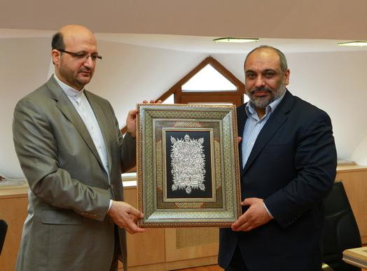 Iranian consul general in İstanbul pays visit to IHH