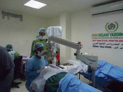 عمليات جراحية لمرضى الساد على ضفاف النيل