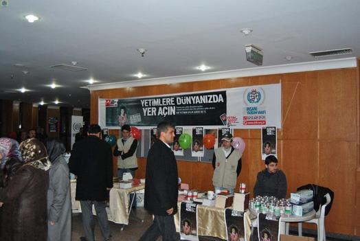Anadolu yetimleri bağrına basıyor