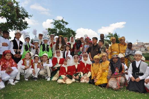 World orphans greet Turkey hand in hand in İstanbul