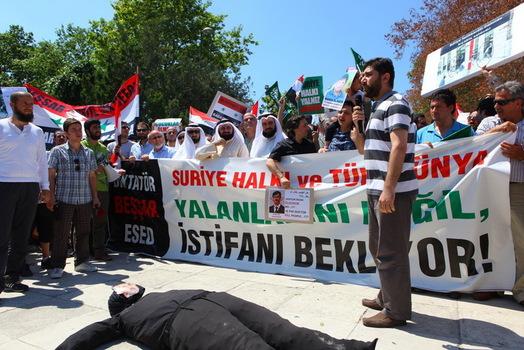 Assad protested in Istanbul