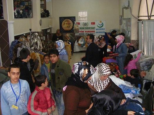 Thousands given clothes in Mersin