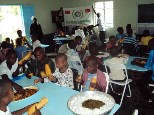 Eid gifts to Comoran children