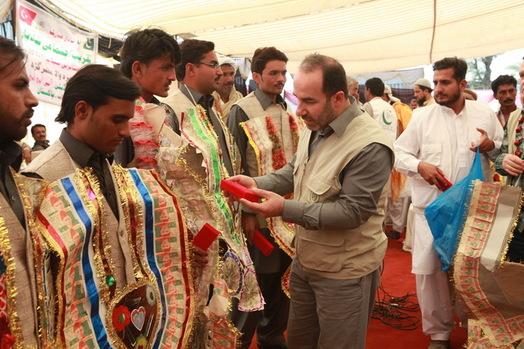 Pakistan’da gençler dünya evine girdi