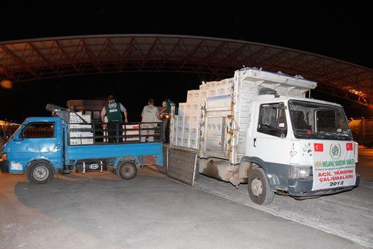مساعدات غذائية من هيئة الإغاثة الإنسانية في حلب وإدلب تحت قصف مكثف