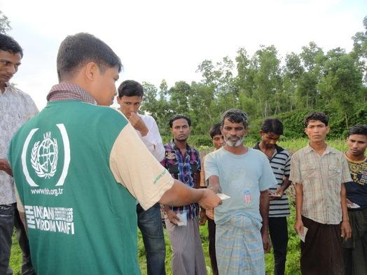 IHH takes Sadaqa al-Fitr donations to Arakanese Muslims