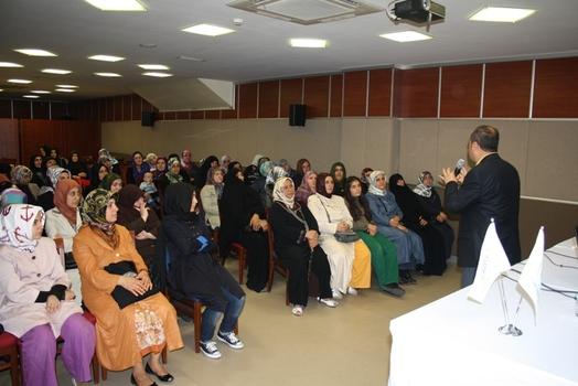 İHH’dan madde bağımlılığına karşı bilinçlendirme semineri