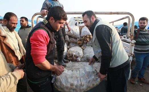 Aid delivered to camps in Syria