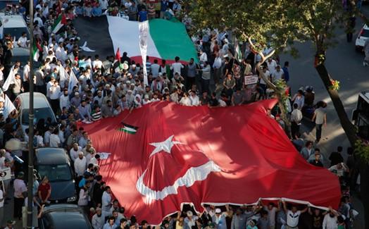 Tens of thousands united for Masjid al-Aqsa and Mavi Marmara