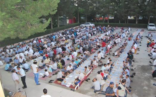 Batman’da yer sofrasında 1000 kişiye iftar