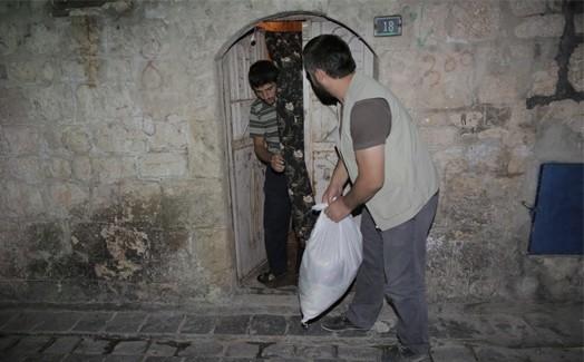 IHH delivers aid to besieged Aleppo residents