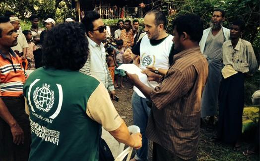 IHH teams with Muslims in Myanmar