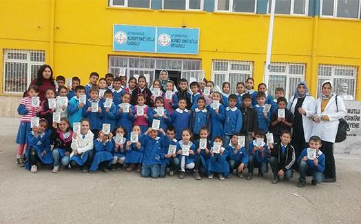 Minikler Bir Yetime Kardeş Oldu