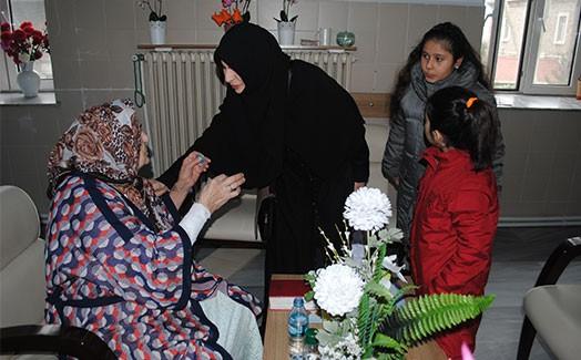 İHH Yetim Biriminden Darülaceze’ye ziyaret