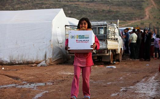 350 trucks of aid distributed to Syrian refugees