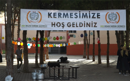 Antalya'da yetimler yararına kermes
