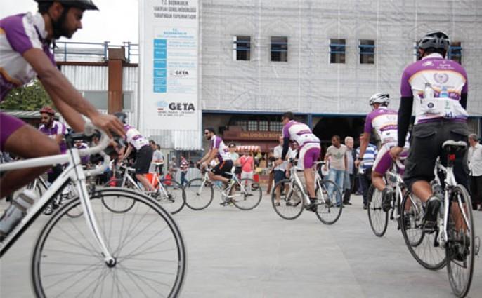 English activists are cycling for Syria