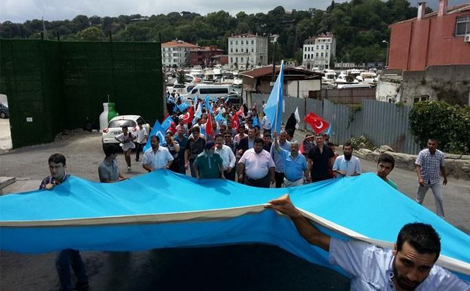 Doğu Türkistan'daki katliamlara tepki