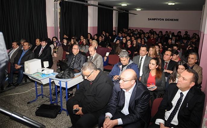 Lise öğrencileri 36 yetime sahip çıktılar
