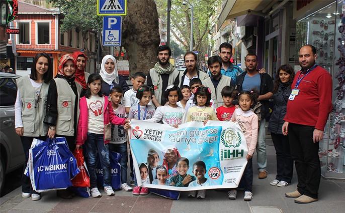 Kocaeli İHH Suriye'li yetimleri giydirdi