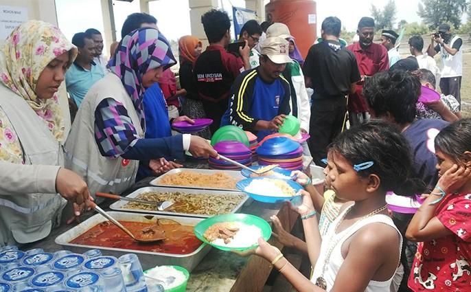 IHH helps Rohingyas taking shelter in Aceh