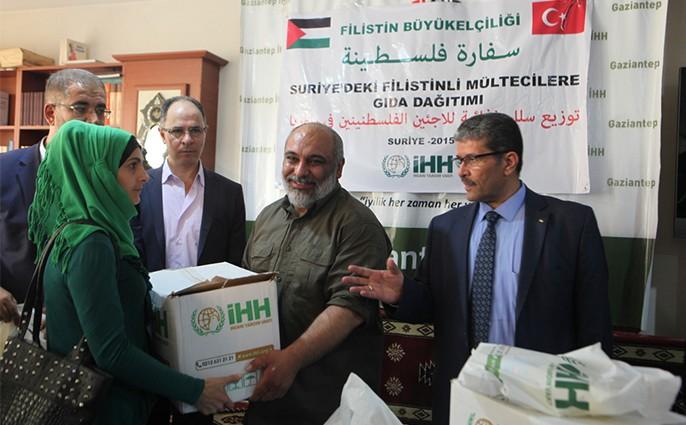 Filistinli ailelere gıda kolisi dağıtıldı