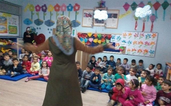 Minik yüreklerden yetim kardeşine yardım eli