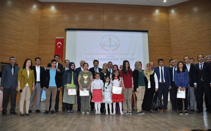 "Yetim Kardeşime Mektup" yarışmasında dereceye girenlere ödül