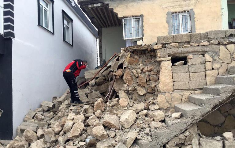 İHH Acil Yardım Ekipleri Adıyaman’da