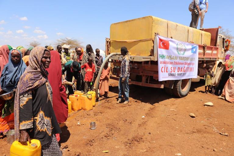 Somali halkına yeni su ve gıda yardımları