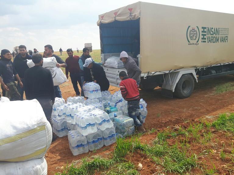 Humus’tan yeni tahliye olan sivillere yardımlar