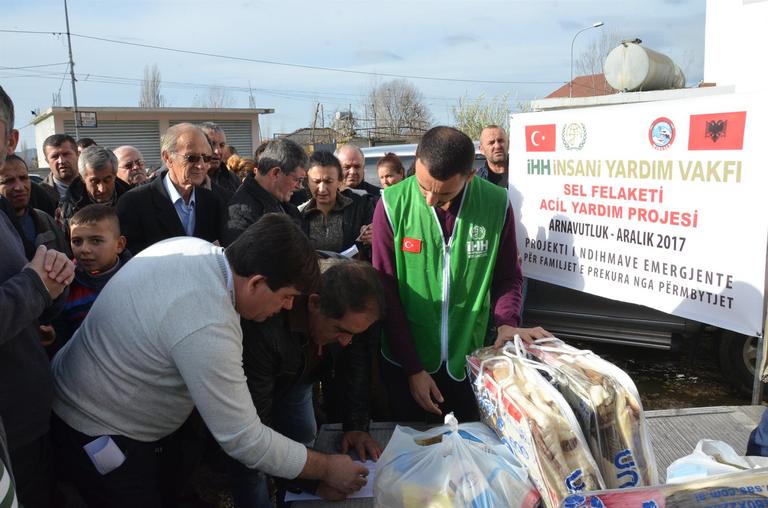 Selin vurduğu Arnavutluk’a acil yardım