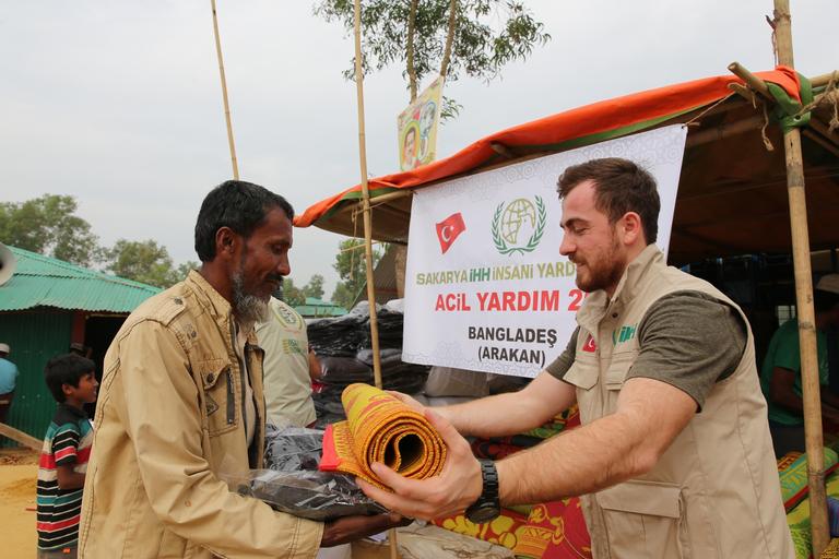 555 bin Arakanlıya yardım