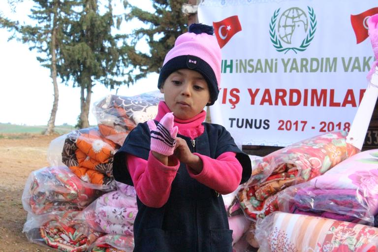 Tunus’taki yetimlere kış yardımı