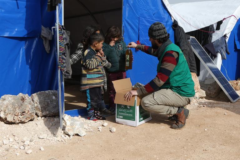 İdlib ve Batı Halep'teki ailelere kışlık yardımı