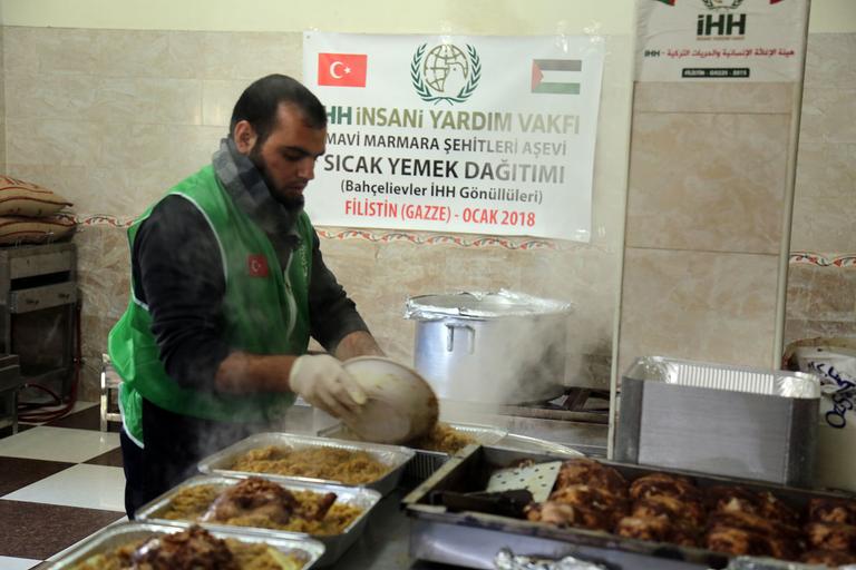 Gazze’deki mazlumlara sıcak aş