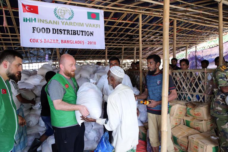 Bangladeş’teki Arakanlılara insani yardım