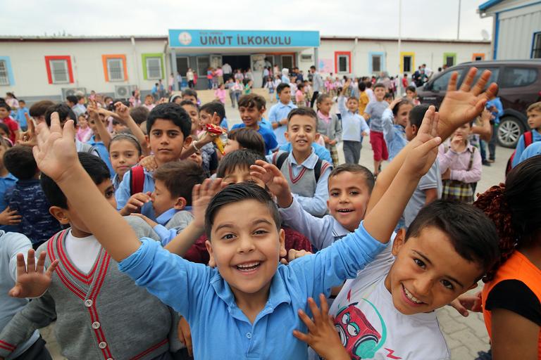 8 bin Türk ve Suriyeli öğrenciye destek