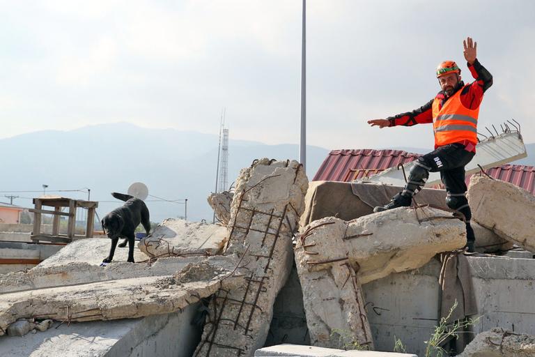 Bursa İHH Köpekli Arama Timi’ne ödül