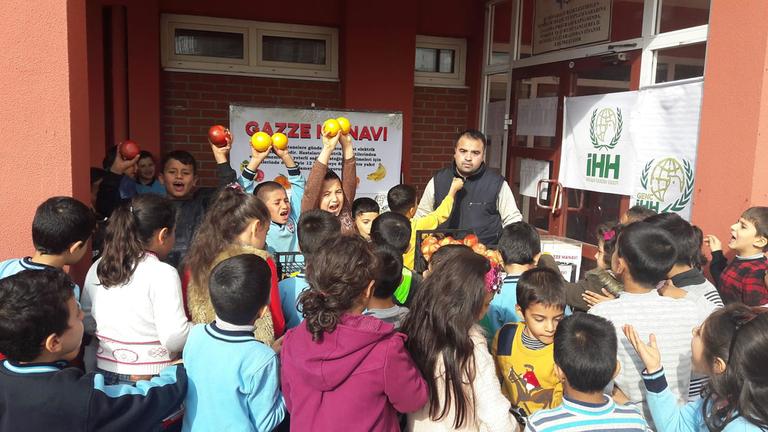 Öğrencilerden Gazze için manav