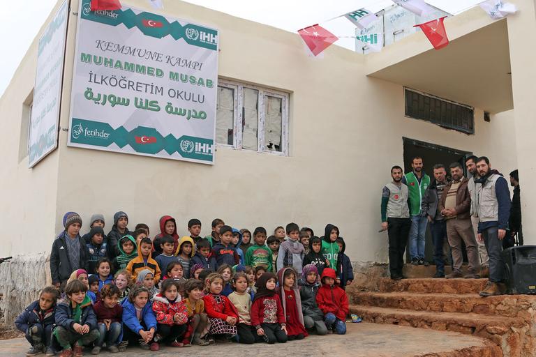 Suriyeli çocuklar için İdlib’e yeni okul
