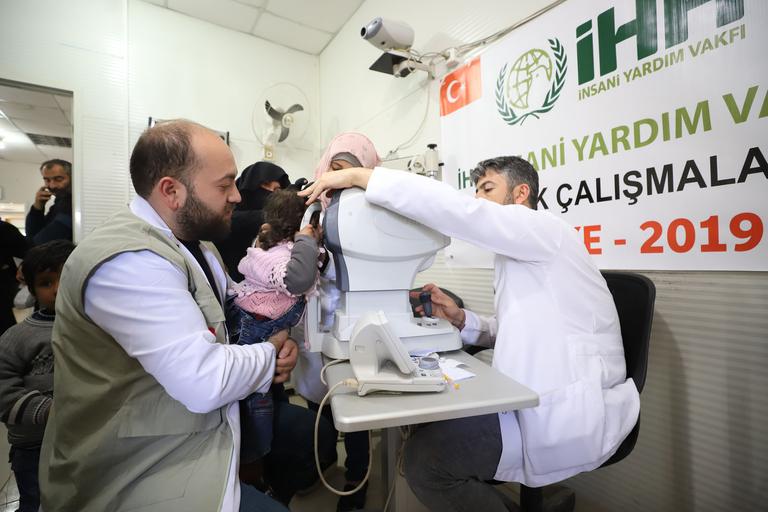 300 çocuğa sağlık taraması