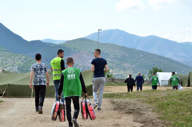 Depremin vurduğu Arnavutluk’a yardım