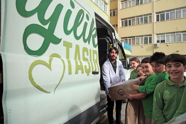 Öğrencilerden İdlib’e 71 briket ev