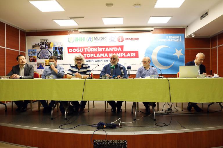 Doğu Türkistan’da ‘Adım Adım Soykırım’